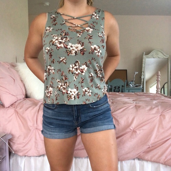 American Eagle Outfitters Tops - American Eagle Floral Tank Top!